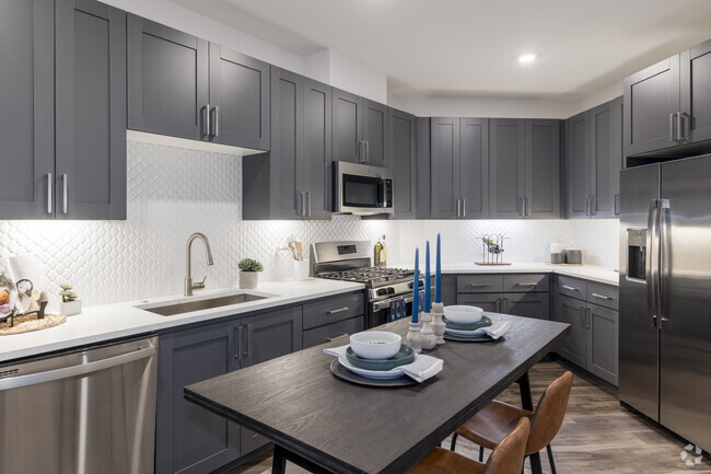 1BR, 1BA - 756SF - Kitchen - Scottsdale Grand