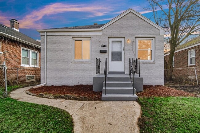 Building Photo - 735 Porter St