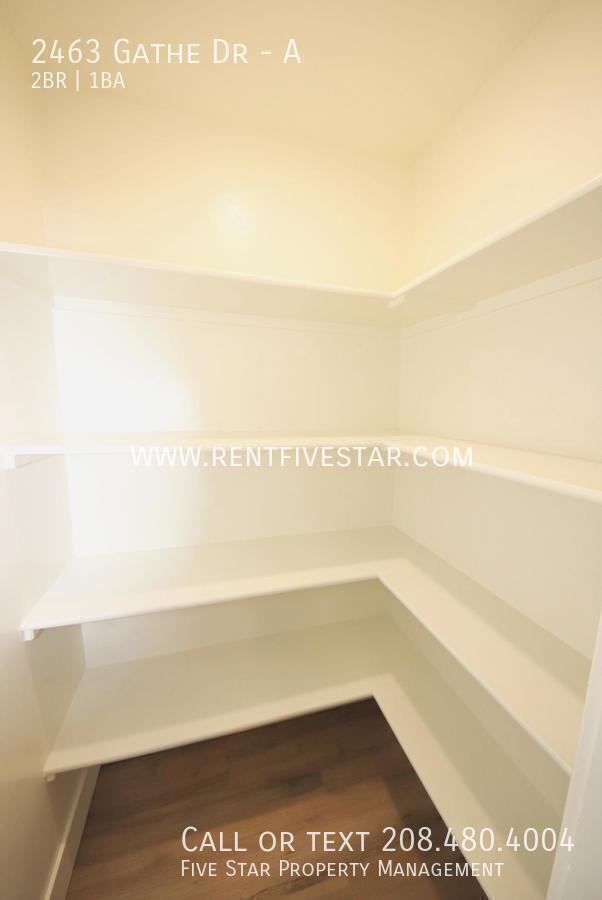 Building Photo - 2463 Gathe Dr