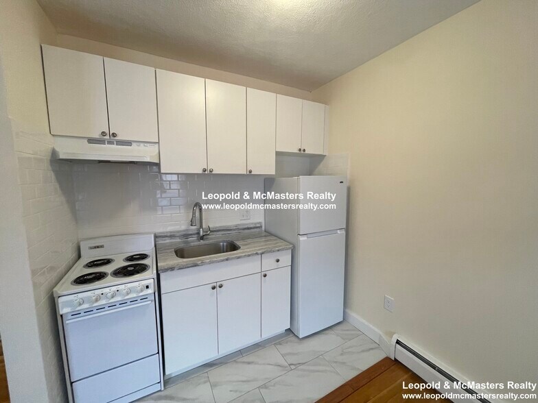 Building Photo - 180 North Beacon St