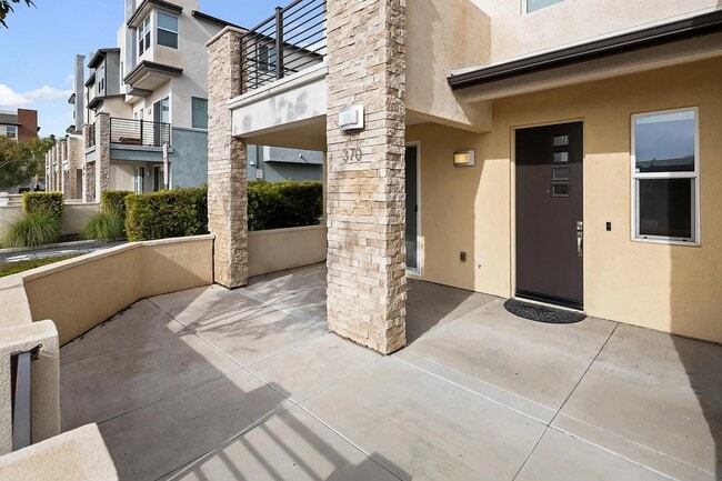 Building Photo - 370 Broadway Dr