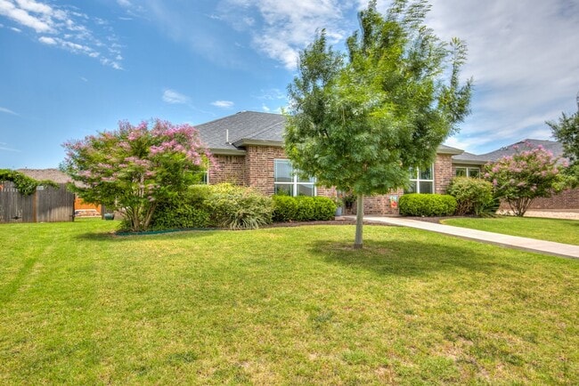 Building Photo - 5022 Red Oak Ln