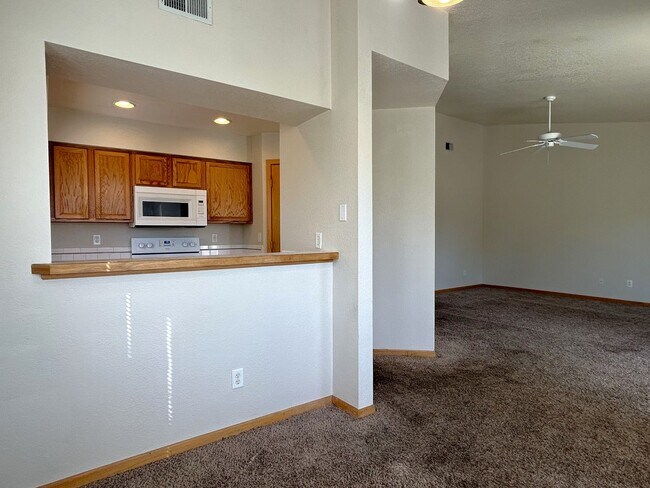 Building Photo - Spacious 2 Bedroom Greeley Condo - Available Now!