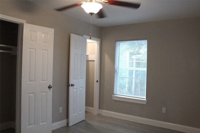 Building Photo - 5305 Southlea St