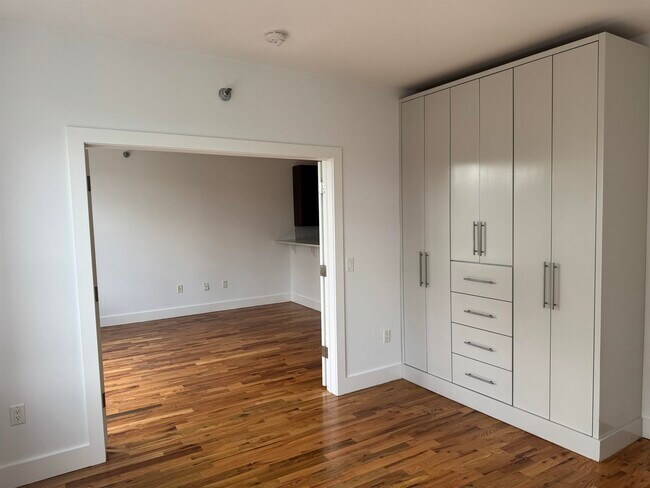 Building Photo - 5113 Bergenline Ave