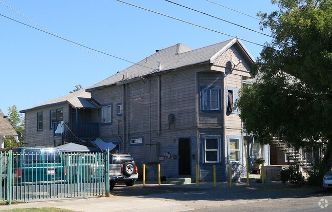 Building Photo - 709-715 E Hazelton Ave