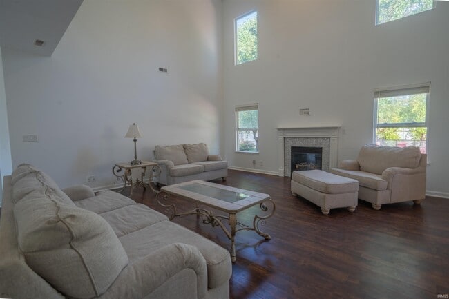 Building Photo - 2706 Grosbeak Ln