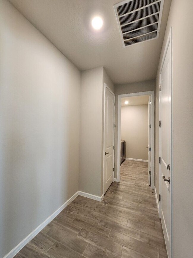 Building Photo - Gorgeous 3-Bedroom, 2-Bathroom Home in Cle...