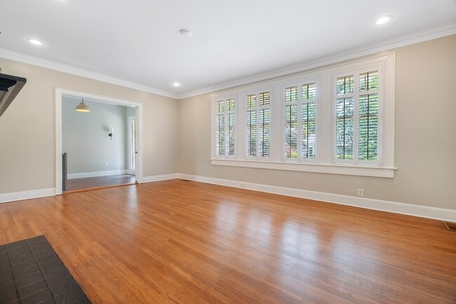 Building Photo - 1253 Magnolia Curve