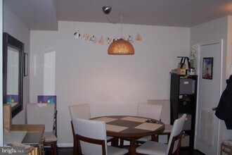 Building Photo - 1029 N Stuart St