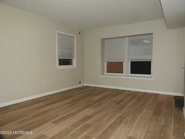 Building Photo - 330 Barcelona Dr