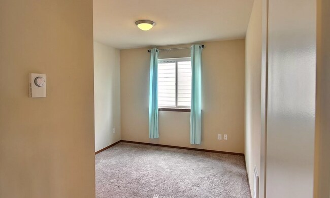 3rd Bedroom - 596 NE Nantucket St