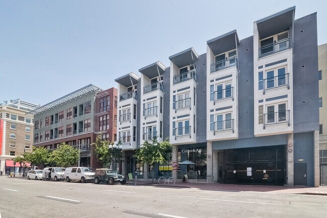 Building Photo - 777 6th Ave