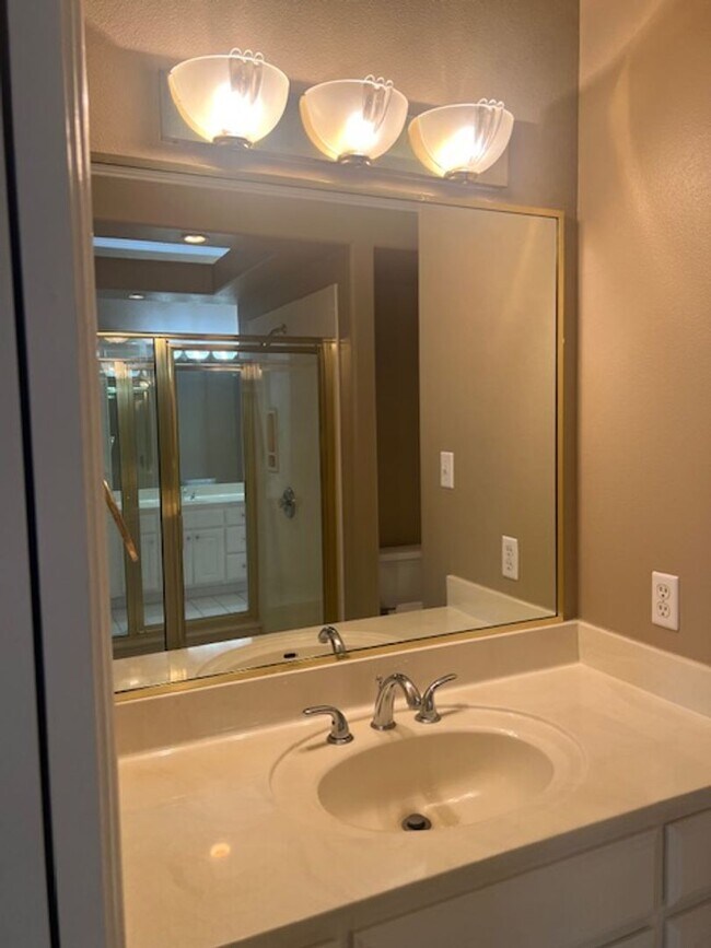 Building Photo - 3 Bedroom 3 Bathroom Berry Creek Home