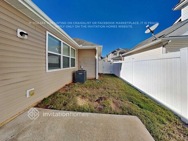 Building Photo - 3917 Cutler Donahoe Way