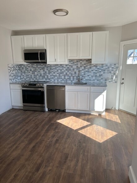 Kitchen - 102 W 30th St