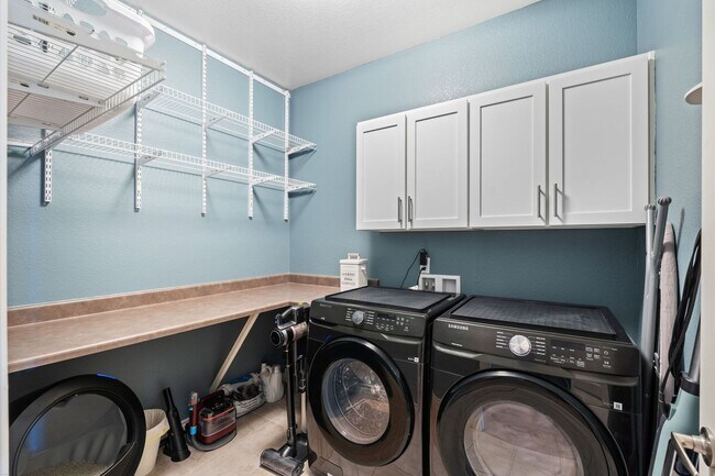 Building Photo - Modern Comfort Meets Mountain Convenience in This Littleton Home!!