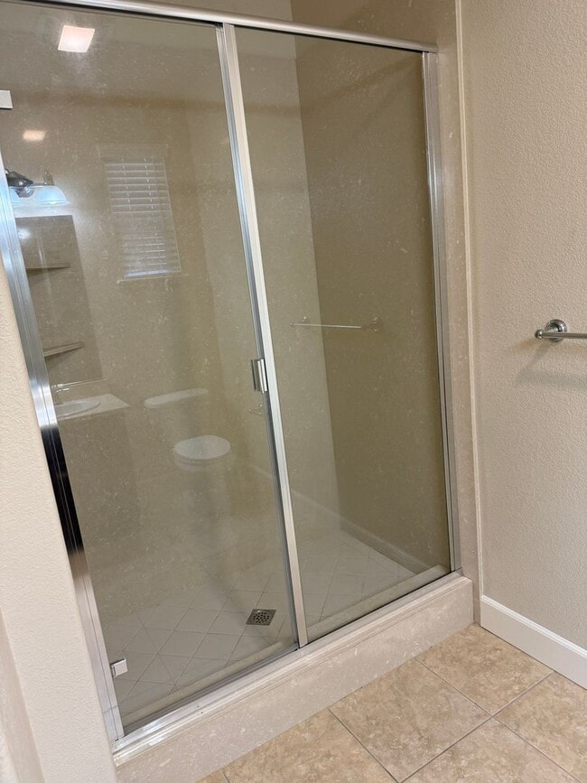 Building Photo - SPACIOUS 3 BEDROOM, 3.5 BATHROOM TOWNHOUSE IN AN EXCELLENT LOCATION. GARAGE. LAUNDRY. BALCONY. A ...