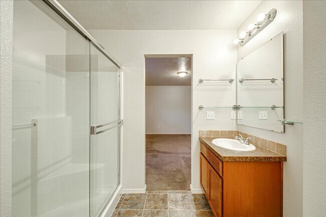 Building Photo - SW Boise Single Level Charmer!