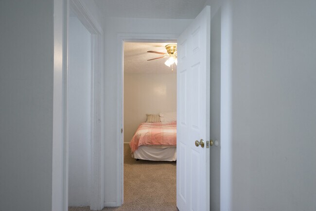 Building Photo - 3 Bedroom Home In St. George With Spacious Backyard