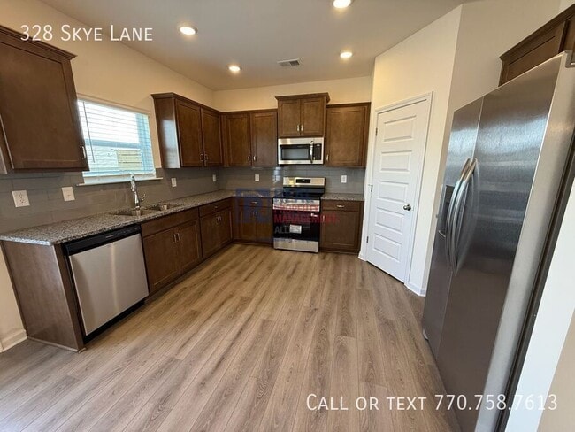 Building Photo - 328 Skye Ln
