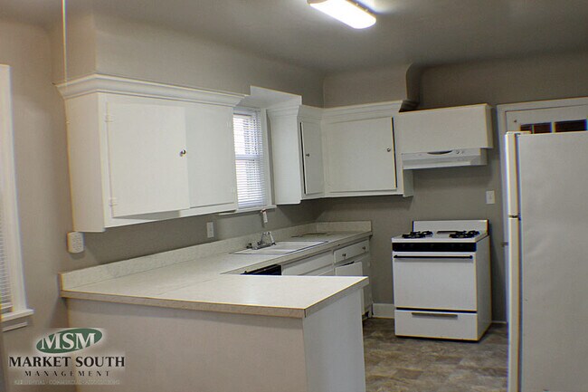 Building Photo - *APPLICATION PENDING!!*  ***ENCHANTING ARDSLEY PARK*****