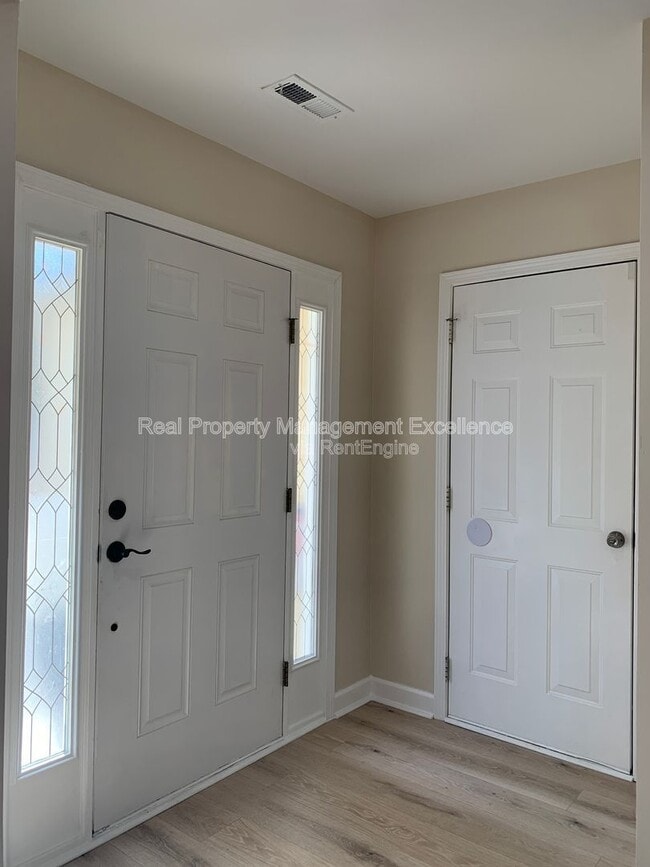 Building Photo - 5611 Sojourn Dr