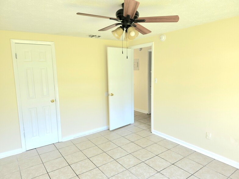 Master bedroom - 2701 beech st #a