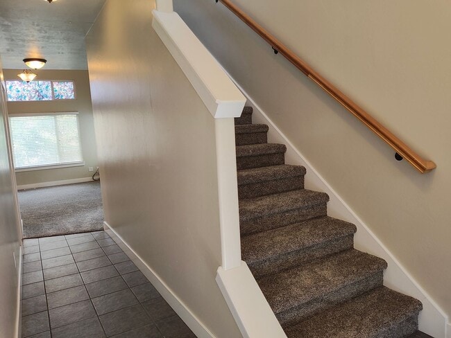 Building Photo - AMAZING CONDO 2 MASTER SUITES 2 CAR GARAGE