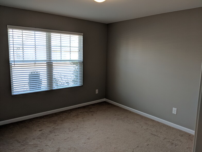 Building Photo - 644 Pemberton Dr