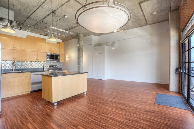Building Photo - 3940 7th Ave