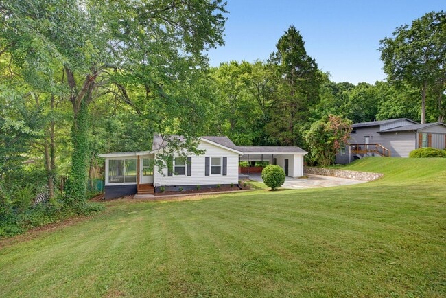 Building Photo - Fantastic Renovation in Smyrna!
