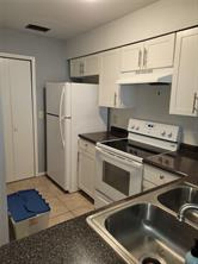 Building Photo - 2 Bedroom 2 Bath Condo in Northlake Villag...