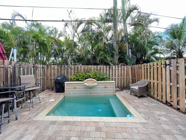 Building Photo - Beautiful 4 Bed 4.5 Bath luxury Townhouse with Elevator located by the Beach Lauderdale by the Sea