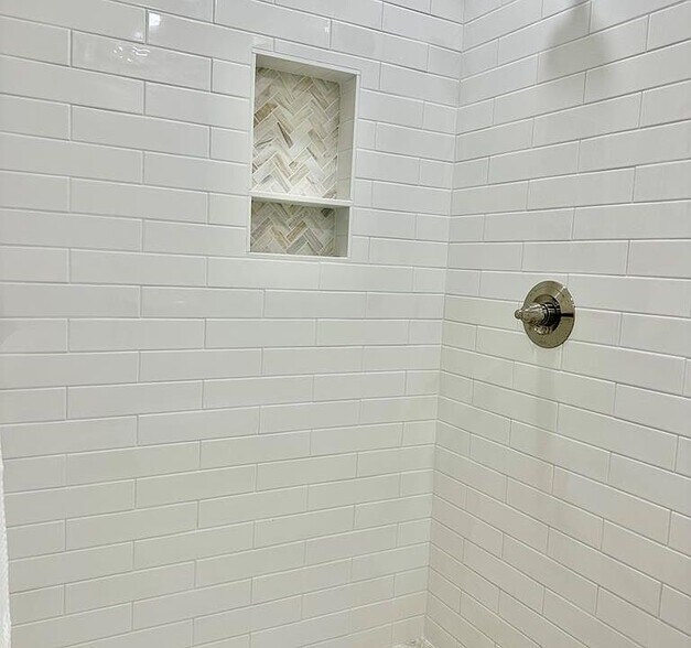Building Photo - 6231 Lynridge Ave