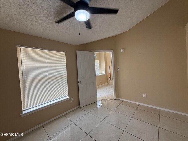 Building Photo - 1524 Greg Powers Dr