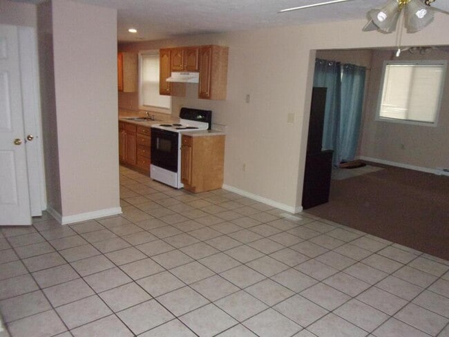 Building Photo - 1536 Briarwood Cir