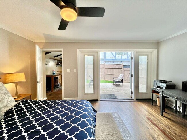 Building Photo - Picturesque 3 Bedroom House!