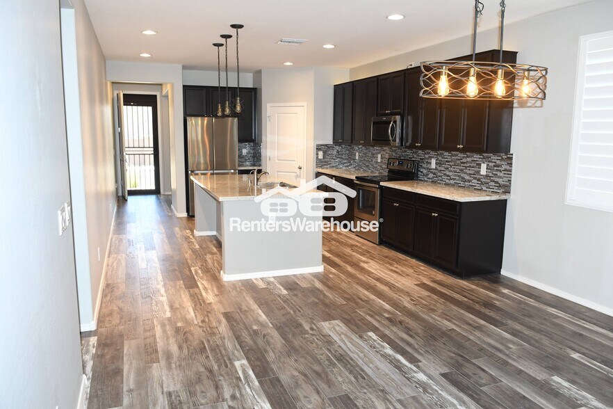 Building Photo - 3048 W Thorn Tree Dr