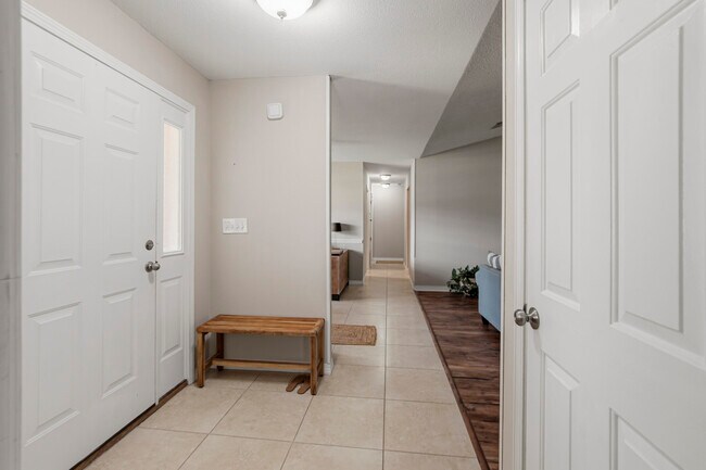 Building Photo - 855 Mande Ct