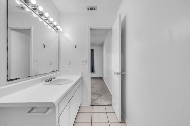 Building Photo - Charming 2 Bedroom Florida Cottage in Convenient Location!!