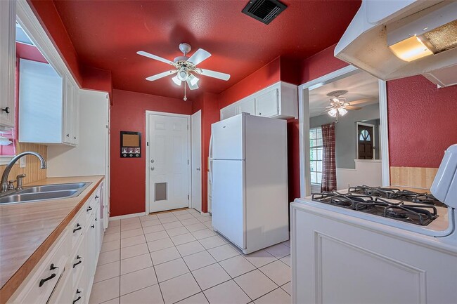 Building Photo - 2762 Foliage Green Dr