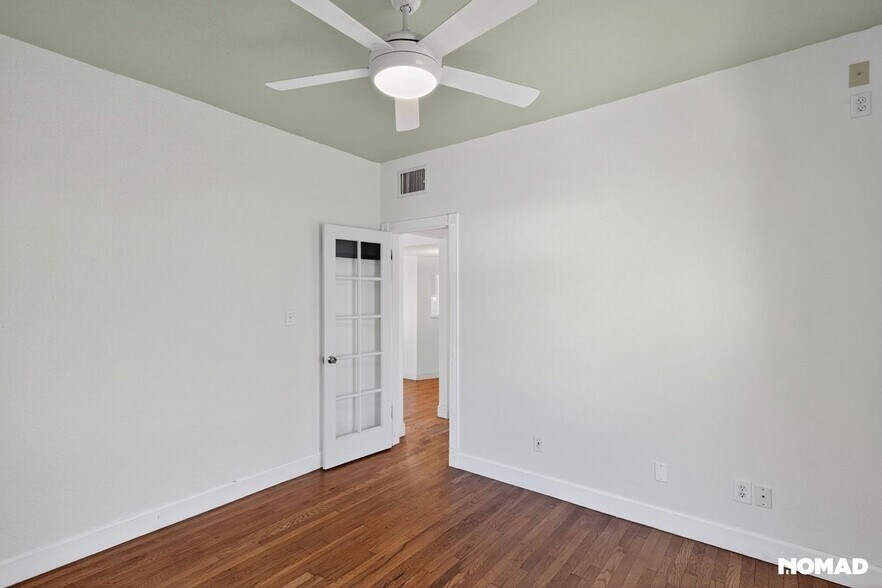 Building Photo - 1711 E Earll Dr