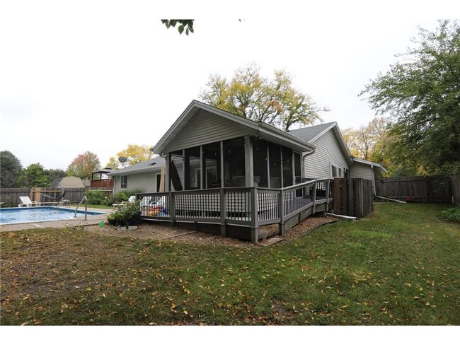 Building Photo - 3620 Saratoga Ln N