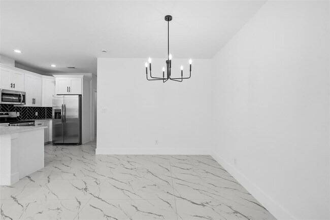 Building Photo - 9110 Everglade Dr