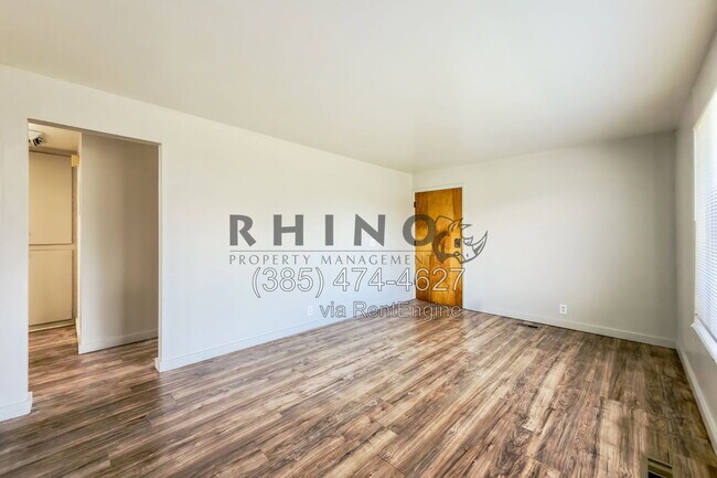 Building Photo - 3905 1040 E