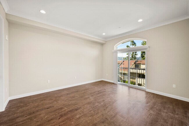 Building Photo - 342 Myrtle St