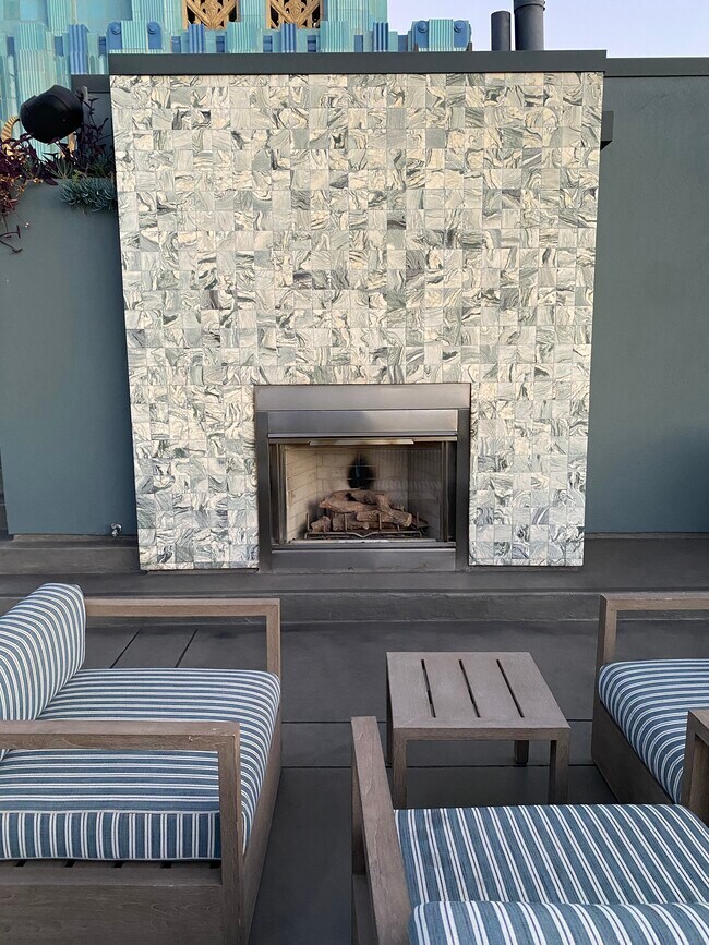 Building Photo - 849 S Broadway