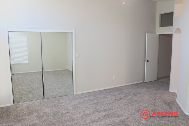 Building Photo - Beautiful 3 Bedroom Home Off Gosford!