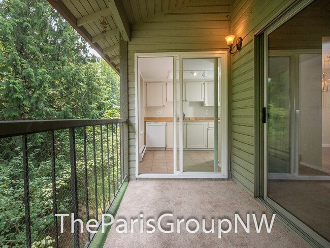 Building Photo - 3BR Top Flr Fairwood Condo – Great Locatio...